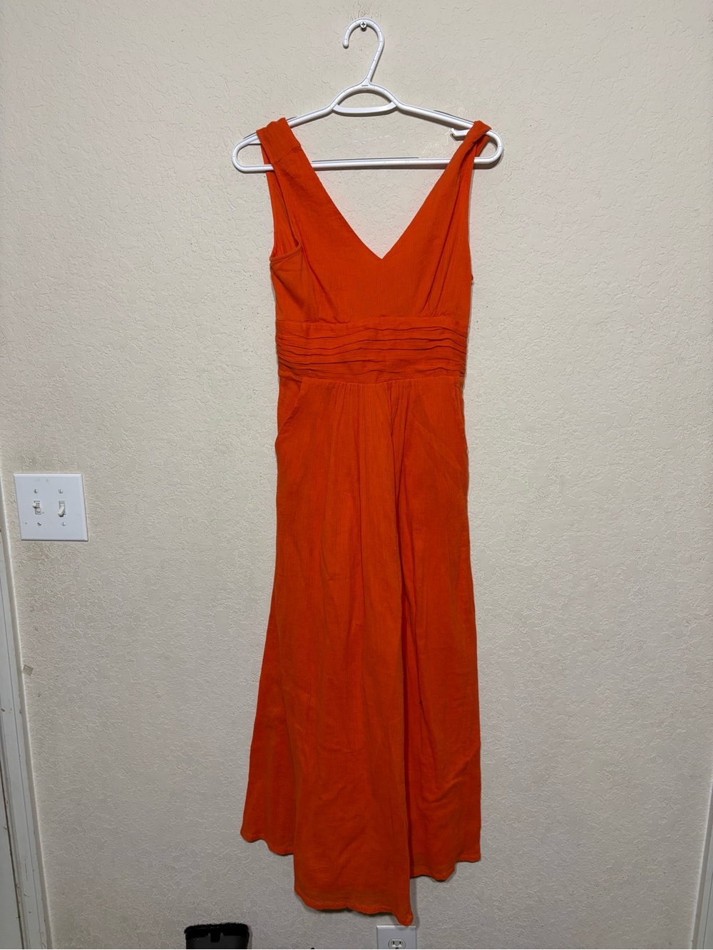Edme & Esyllte Sleeveless Orange V-Neck Maxi Dress with Pleated Waist